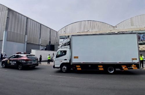 ONPE inicia traslada material electoral para elecciones primarias en el Apra y Renovación Popular.