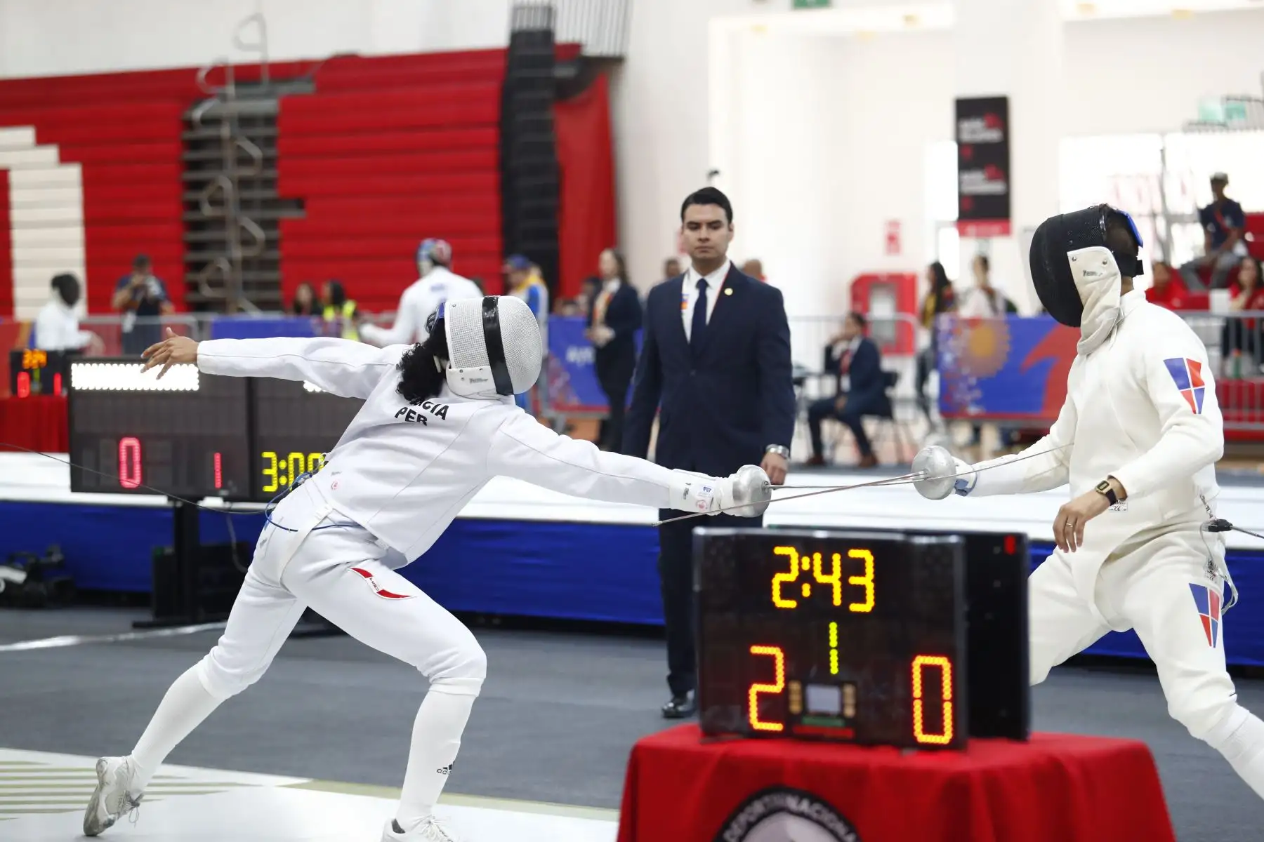 Cuatro deportistas peruanos participaron en las competencias de Esgrima de los XX Juegos Bolivarianos Ayacucho - Lima 2025, en las categorías de espada individual masculina y florete individual femenina, durante la jornada del lunes 24 de noviembre de 2025, desde el Polideportivo 1 de la Villa Deportiva Nacional VIDENA de San Luis. Foto: ANDINA/Daniel Bracamonte