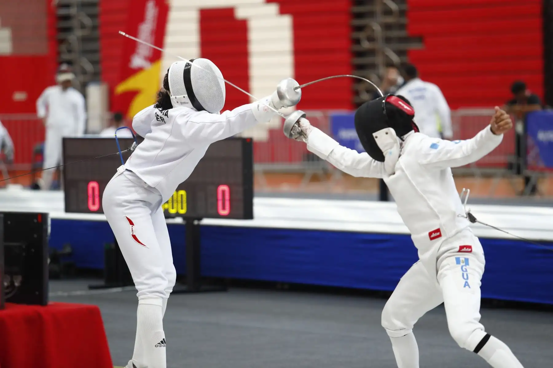 Cuatro deportistas peruanos participaron en las competencias de Esgrima de los XX Juegos Bolivarianos Ayacucho - Lima 2025, en las categorías de espada individual masculina y florete individual femenina, durante la jornada del lunes 24 de noviembre de 2025, desde el Polideportivo 1 de la Villa Deportiva Nacional VIDENA de San Luis. Foto: ANDINA/Daniel Bracamonte