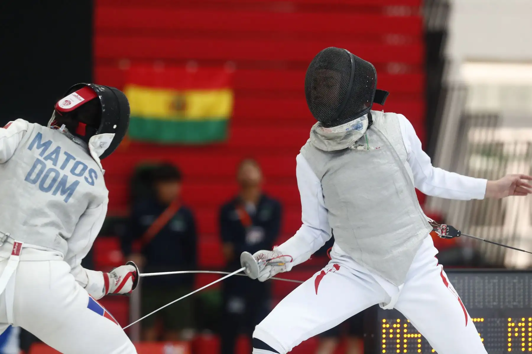 Cuatro deportistas peruanos participaron en las competencias de Esgrima de los XX Juegos Bolivarianos Ayacucho - Lima 2025, en las categorías de espada individual masculina y florete individual femenina, durante la jornada del lunes 24 de noviembre de 2025, desde el Polideportivo 1 de la Villa Deportiva Nacional VIDENA de San Luis. Foto: ANDINA/Daniel Bracamonte