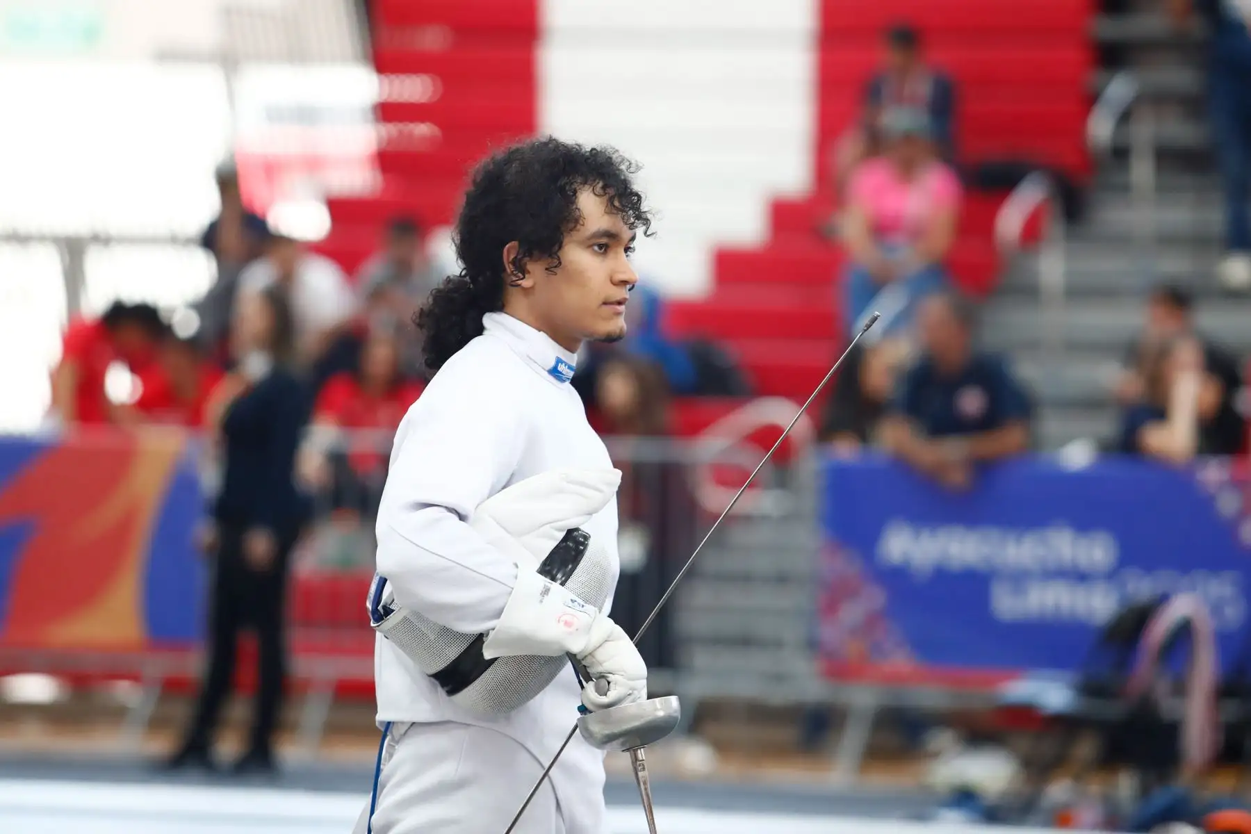 Cuatro deportistas peruanos participaron en las competencias de Esgrima de los XX Juegos Bolivarianos Ayacucho - Lima 2025, en las categorías de espada individual masculina y florete individual femenina, durante la jornada del lunes 24 de noviembre de 2025, desde el Polideportivo 1 de la Villa Deportiva Nacional VIDENA de San Luis. Foto: ANDINA/Daniel Bracamonte