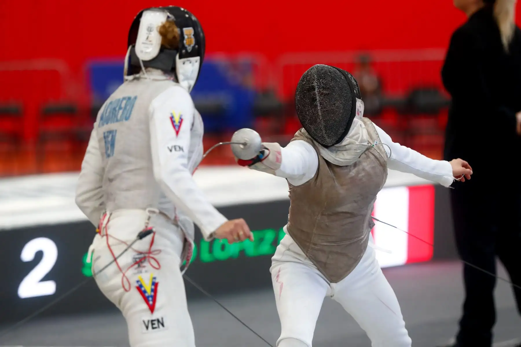 Cuatro deportistas peruanos participaron en las competencias de Esgrima de los XX Juegos Bolivarianos Ayacucho - Lima 2025, en las categorías de espada individual masculina y florete individual femenina, durante la jornada del lunes 24 de noviembre de 2025, desde el Polideportivo 1 de la Villa Deportiva Nacional VIDENA de San Luis. Foto: ANDINA/Daniel Bracamonte