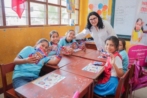 Directora ejecutiva de Wasi Mikuna, Scarlet Díaz Cáceres, llegó a la ciudad de Ucayali y lideró supervisión de la atención alimentaria que se brinda a escolares de la región.