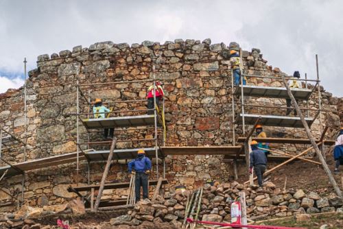 El proyecto comprende acciones de investigación, conservación y gestión del monumento, beneficiando a comunidades locales y fortaleciendo la puesta en valor del sitio arqueológico.
