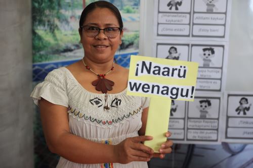El Ministerio de Educación presentó materiales pedagógicos en ashaninka, quechua y awajún, tales como minicuentos, textos escolares y cuadernos de trabajo, a cargo de docentes especialistas. Foto: Jhonel Rodríguez Robles