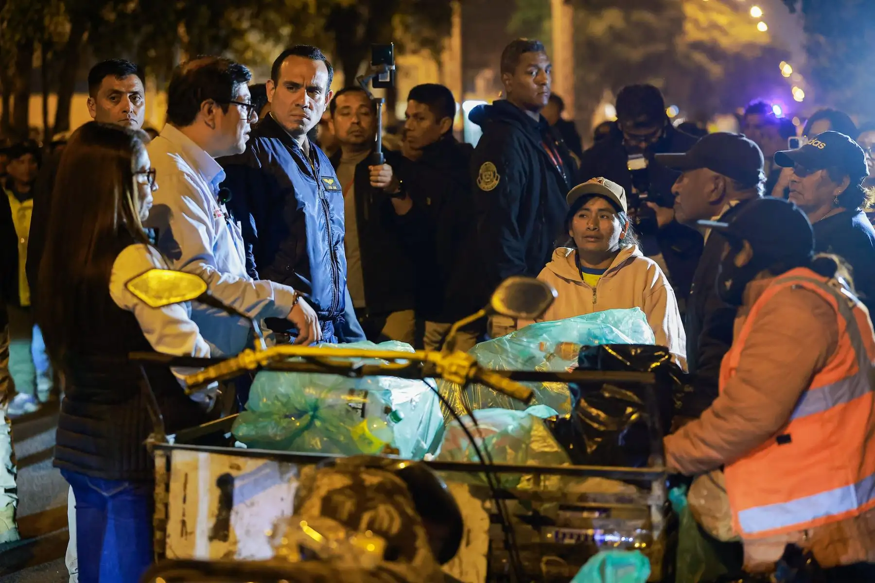 El presidente de la República, José Jerí, sostuvo un encuentro con recicladores en el distrito de San Juan de Miraflores con el fin de escuchar sus demandas, así como buscar alternativas para promover su formalización y mejorar sus condiciones laborales. Foto: ANDINA/Presidencia