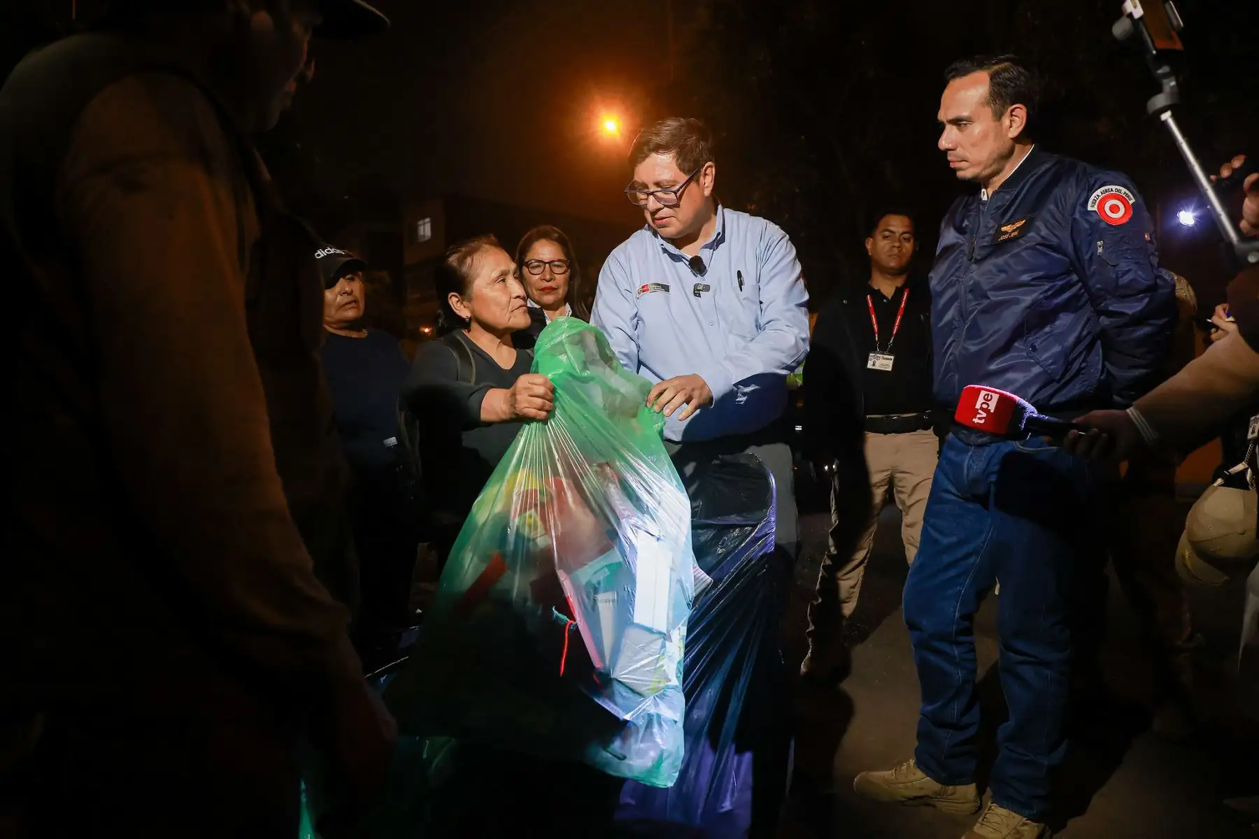 El presidente de la República, José Jerí, sostuvo un encuentro con recicladores en el distrito de San Juan de Miraflores con el fin de escuchar sus demandas, así como buscar alternativas para promover su formalización y mejorar sus condiciones laborales. Foto: ANDINA/Presidencia