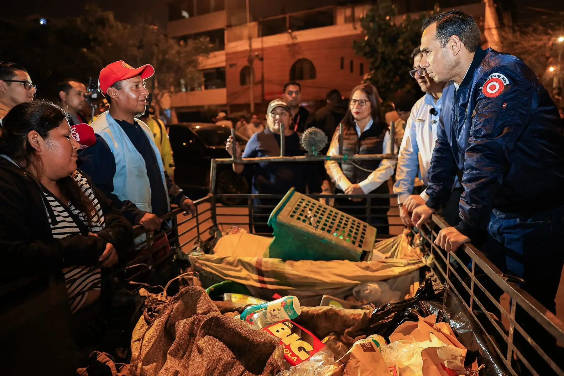 El presidente de la República, José Jerí, sostuvo un encuentro con recicladores en el distrito de San Juan de Miraflores con el fin de escuchar sus demandas, así como buscar alternativas para promover su formalización y mejorar sus condiciones laborales. Foto: ANDINA/Presidencia