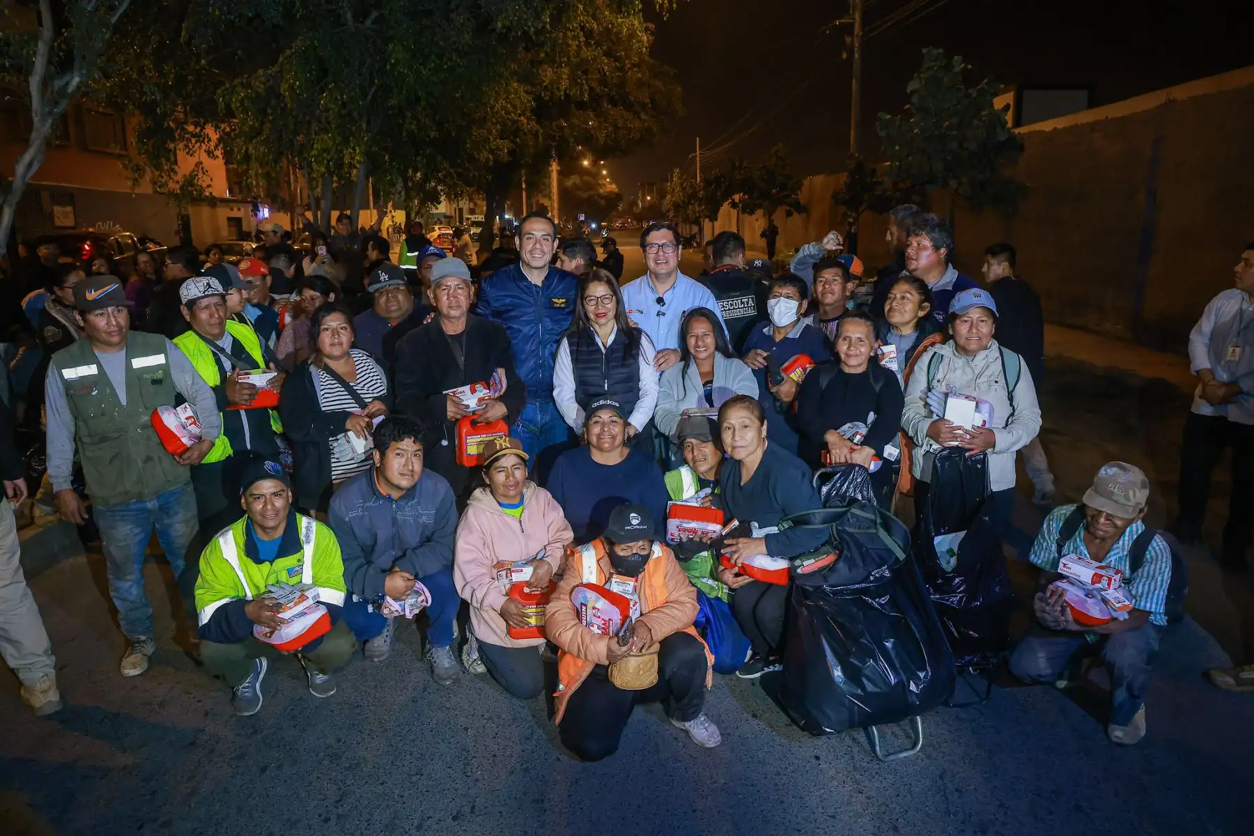 El presidente de la República, José Jerí, sostuvo un encuentro con recicladores en el distrito de San Juan de Miraflores con el fin de escuchar sus demandas, así como buscar alternativas para promover su formalización y mejorar sus condiciones laborales. Foto: ANDINA/Presidencia