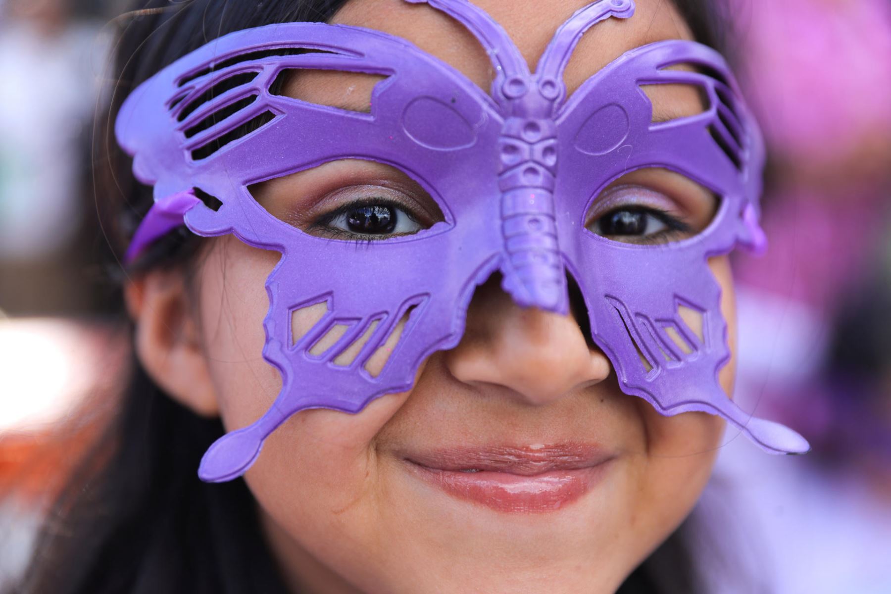 Una joven participa en un plantón como parte del Día Internacional de Eliminación de la Violencia contra la Mujer este martes 25 de noviembre de 2025 en Tegucigalpa, Honduras. Foto: EFE