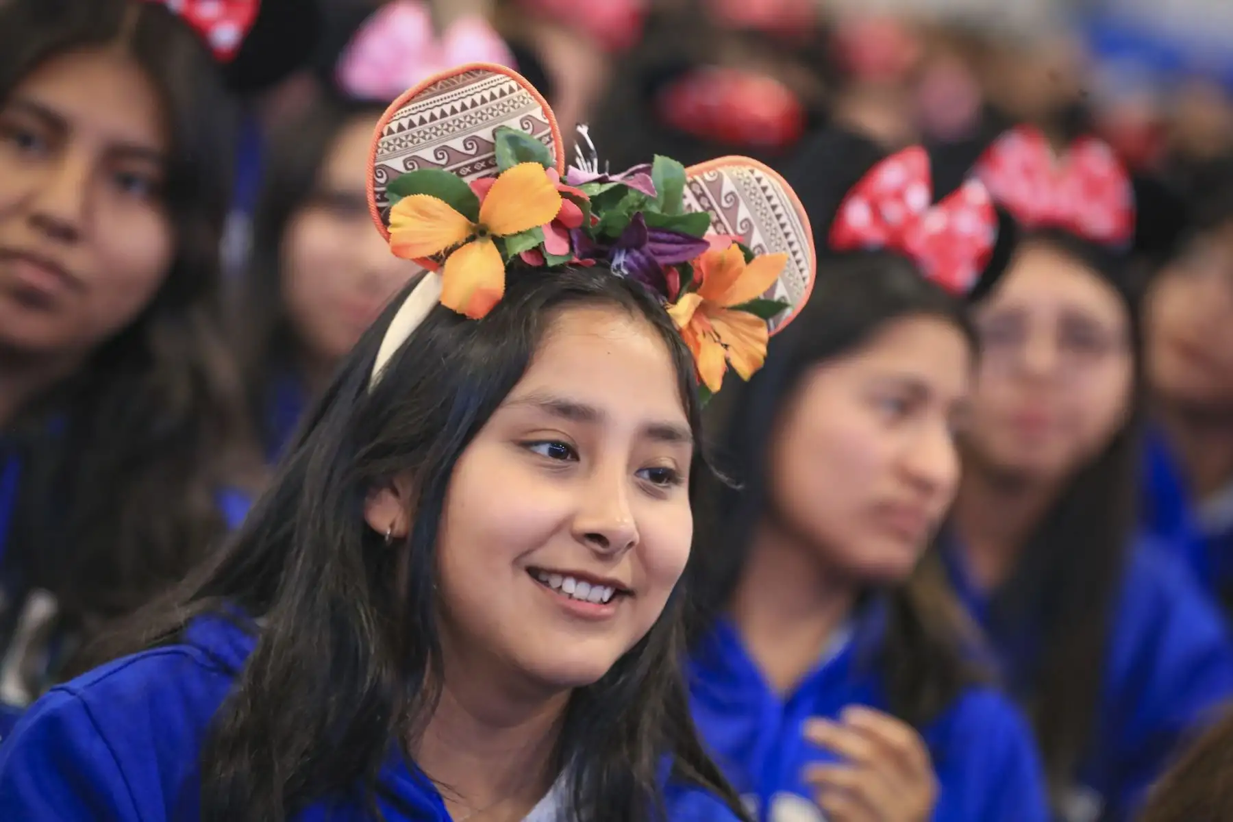 El presidente  José Jerí acompañó esta mañana a más de 400 estudiantes universitarios que viajarán a Estados Unidos como parte del programa de fortalecimiento de conocimientos y capacidades en la Walt Disney Company. Foto: ANDINA/Prensa Presidencia