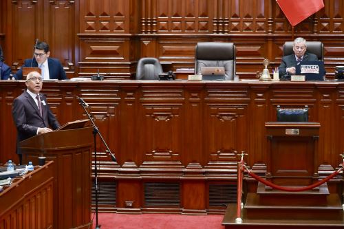 Ministro de Defensa, César Díaz, sustenta presupuesto 2026 ante el pleno del Congreso.