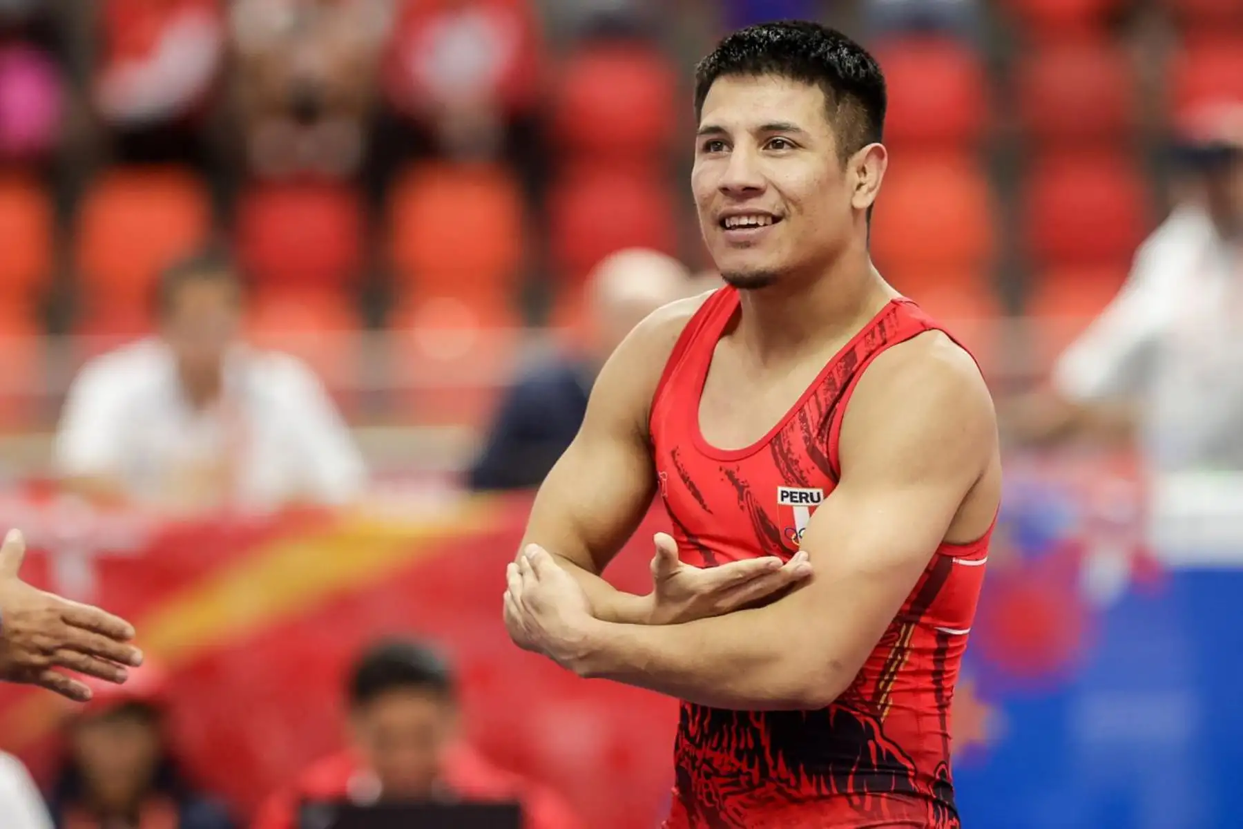 El peruano Eduardo Palas abrió la jornada de lucha libre con una destacada actuación al conseguir la medalla de bronce en la categoría 57 kilogramos, en medio de emotivos aplausos del público. Su victoria marcó el inicio competitivo en el velódromo de la Villa Deportiva Nacional (Videna), donde continúa la intensa disputa por el podio en los XX Juegos Bolivarianos Ayacucho – Lima 2025. Foto: ANDINA/Luis Iparraguirre
