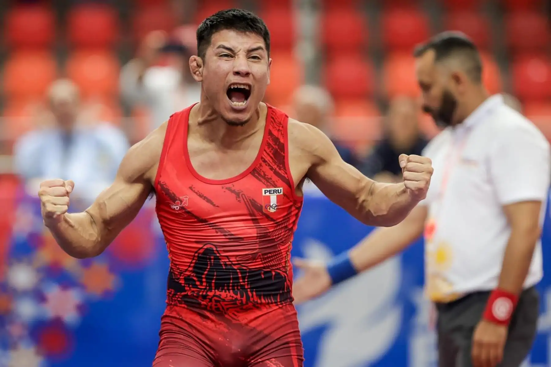 El peruano Eduardo Palas abrió la jornada de lucha libre con una destacada actuación al conseguir la medalla de bronce en la categoría 57 kilogramos, en medio de emotivos aplausos del público. Su victoria marcó el inicio competitivo en el velódromo de la Villa Deportiva Nacional (Videna), donde continúa la intensa disputa por el podio en los XX Juegos Bolivarianos Ayacucho – Lima 2025. Foto: ANDINA/Luis Iparraguirre