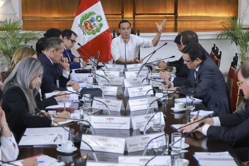Presidente  José Jerí  lideró reunión de trabajo sobre temas relacionados a la Tarifa Unificada por Uso de Aeropuerto (TUUA)
