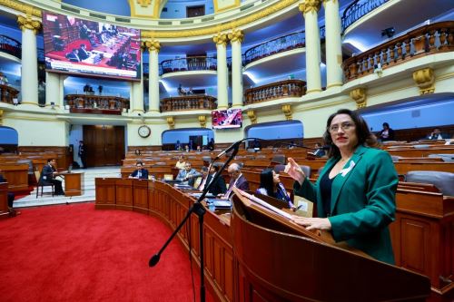 Ministra de Comercio Exterior y Turismo, Teresa Mera, sustenta ante el pleno del Congreso su Presupuesto Institucional de Apertura para el 2026. Foto: Cortesía.
