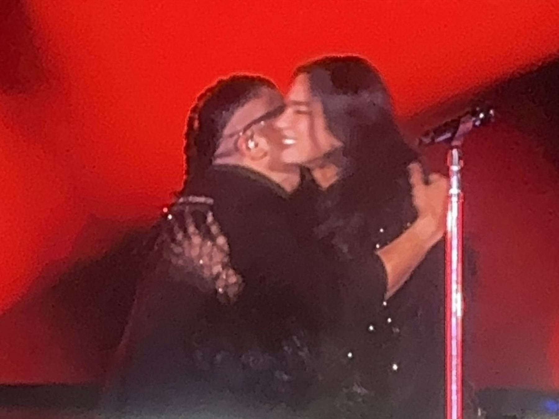 Dua Lipa canta "Cariñito" y Lima explota en el estadio de San Marcos 