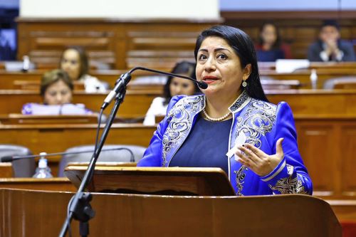 Ministra de Economía y Finanzas, Denisse Miralles