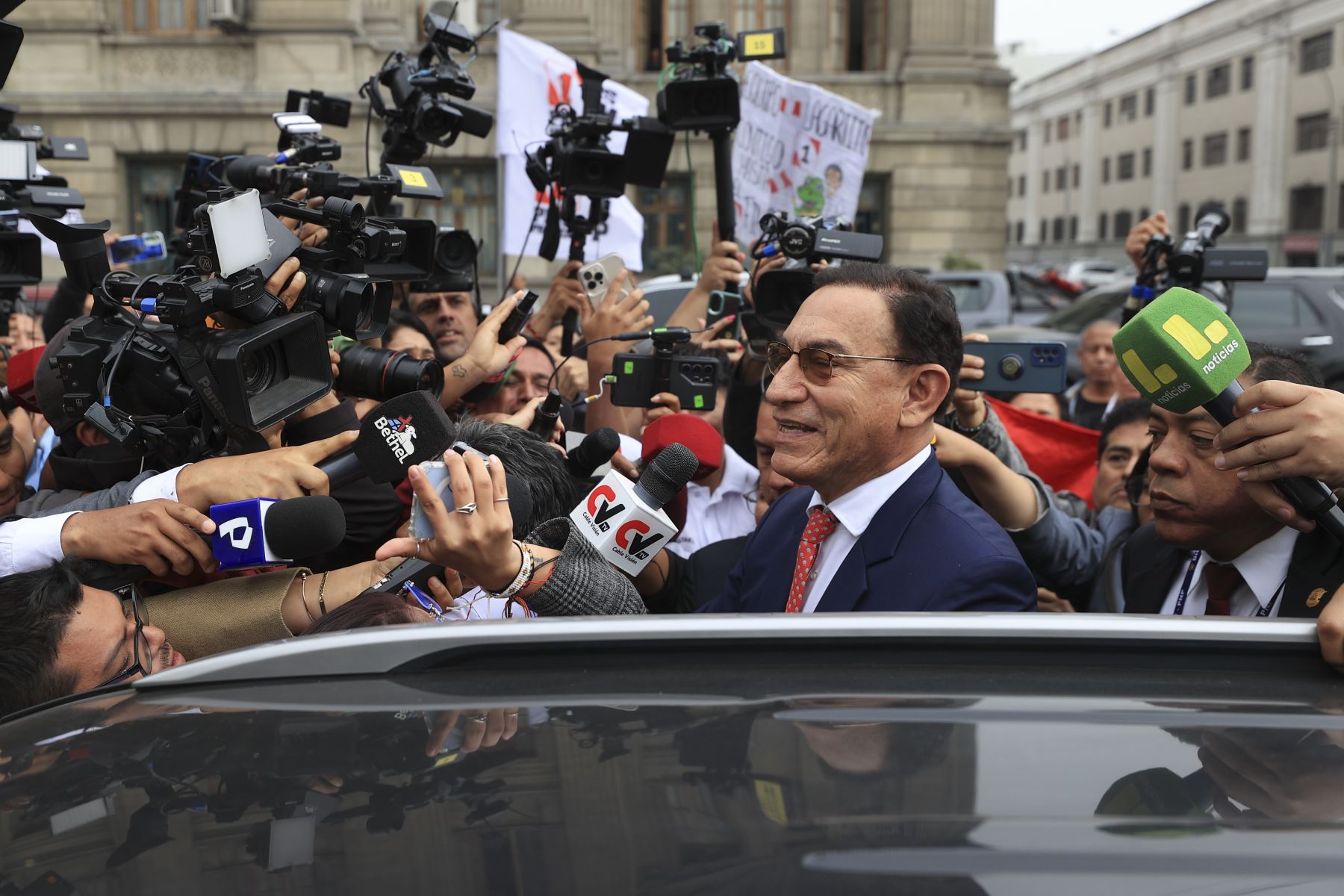 Peru: How many years in prison is Vizcarra facing from the Prosecutor and for which cases?