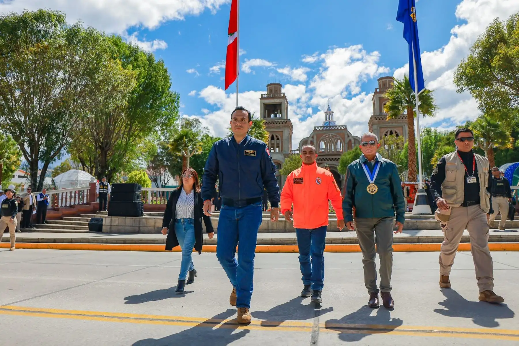 Presidente José Jerí encabeza el izamiento del Pabellón Nacional en la Plaza de Armas de Áncash. Foto: ANDINA/Prensa Presidencia