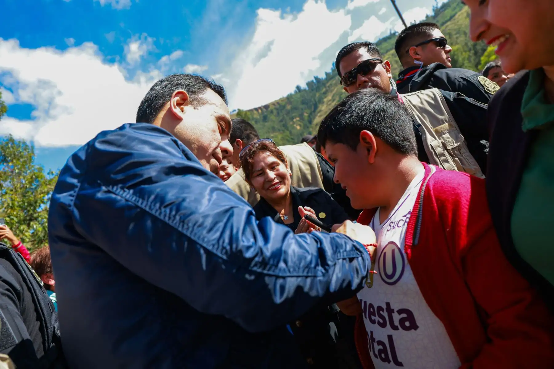El presidente José Jerí inspeccionó las instalaciones de la IE José Carlos Mariategui, donde dialogó con la comunidad educativa que lo recibió con alegría y entusiasmo.  Foto: ANDINA/ Prensa Presidencia
