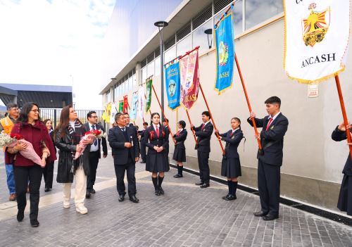 Viceministra de Gestión Institucional del Ministerio de Educación (Minedu), Cecilia García, supervisó hoy la infraestructura, el equipamiento y las condiciones del servicio educativo del Colegio de Alto Rendimiento (COAR) Áncash que fue construida y equipada mediante el mecanismo de obras por impuestos. ANDINA/Difusión