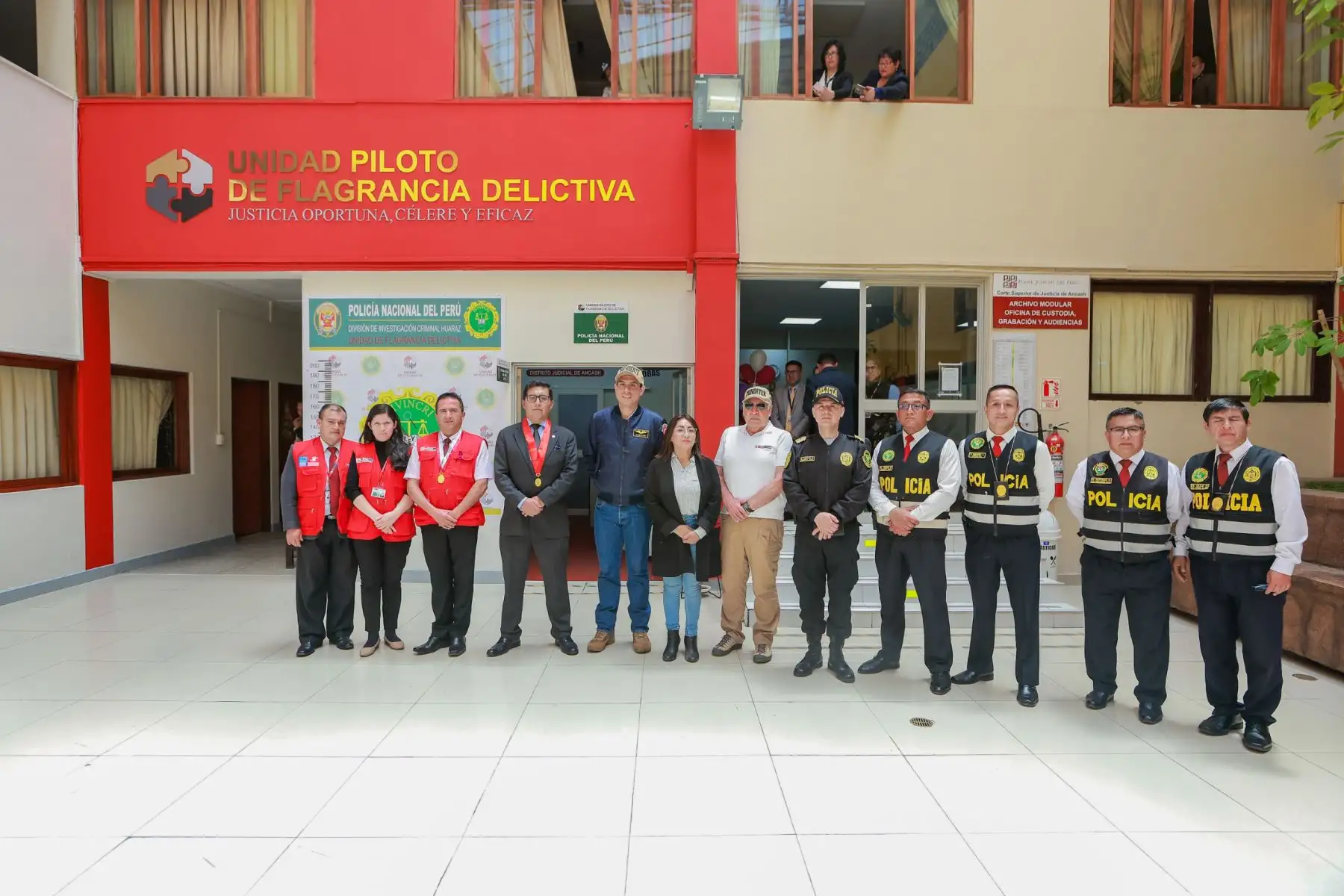El presidente José Jerí supervisó la Unidad Piloto de Flagrancia Delictiva en Huaraz, una iniciativa que brinda respuesta inmediata, eficaz y transparente a los ciudadanos que requieren apoyo frente a delitos en la jurisdicción. Esta unidad agrupa en la misma sede a representantes del Poder Judicial, Ministerio Público, Policía Nacional del Perú y el Ministerio de Justicia y Derechos Humanos. Foto: ANDINA/Prensa Presidencia