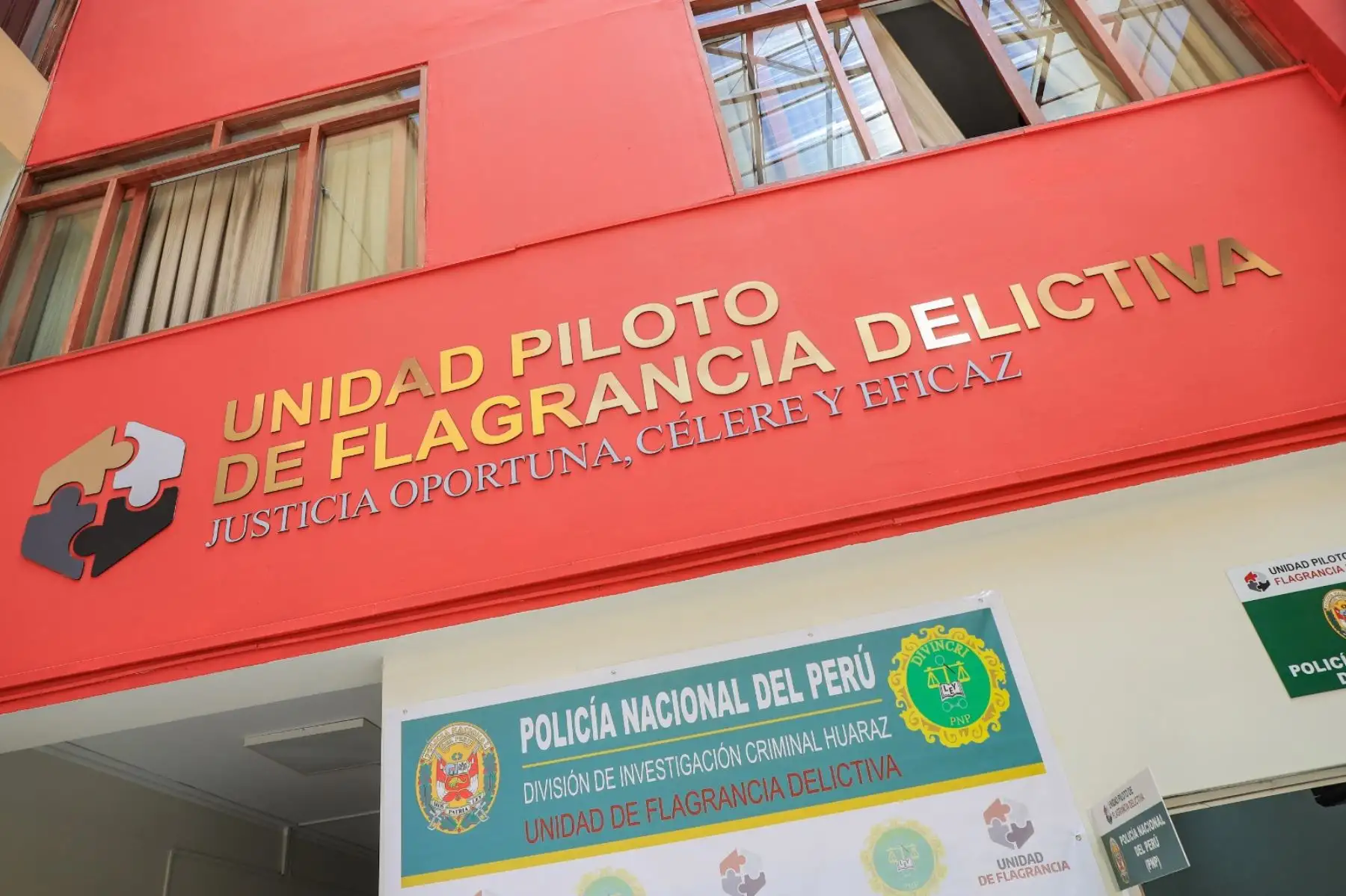 El presidente José Jerí supervisó la Unidad Piloto de Flagrancia Delictiva en Huaraz, una iniciativa que brinda respuesta inmediata, eficaz y transparente a los ciudadanos que requieren apoyo frente a delitos en la jurisdicción. Esta unidad agrupa en la misma sede a representantes del Poder Judicial, Ministerio Público, Policía Nacional del Perú y el Ministerio de Justicia y Derechos Humanos. Foto: ANDINA/Prensa Presidencia