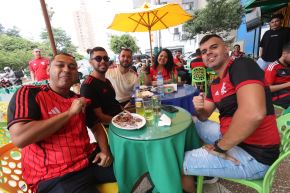 Los hinchas del Flamengo que ya llegaron para la final disfrutan de la cordialidad limeña. Foto: ANDINA/Juan Carlos Guzmán