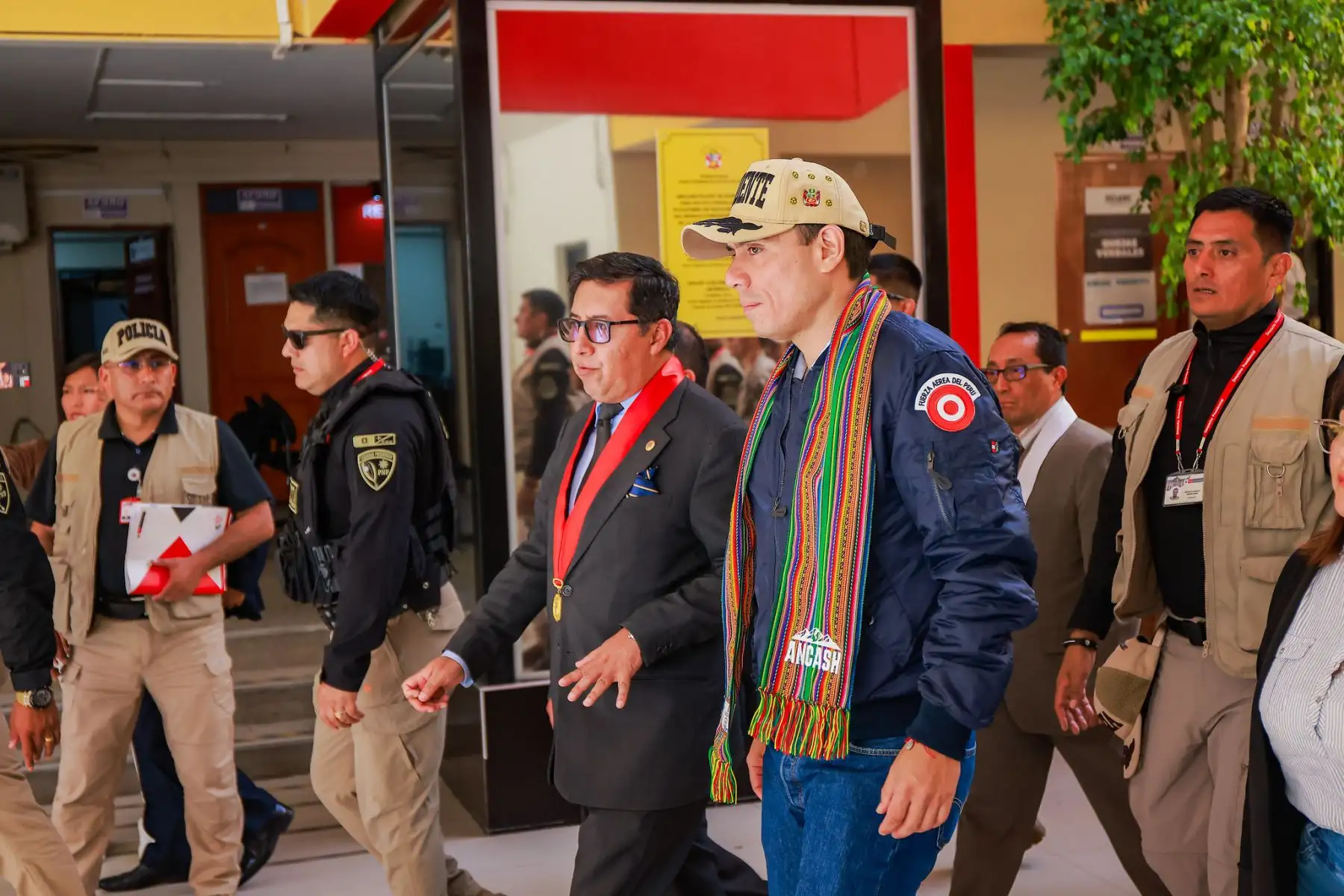 El presidente José Jerí supervisó la Unidad Piloto de Flagrancia Delictiva en Huaraz, una iniciativa que brinda respuesta inmediata, eficaz y transparente a los ciudadanos que requieren apoyo frente a delitos en la jurisdicción. Esta unidad agrupa en la misma sede a representantes del Poder Judicial, Ministerio Público, Policía Nacional del Perú y el Ministerio de Justicia y Derechos Humanos. Foto: ANDINA/Prensa Presidencia