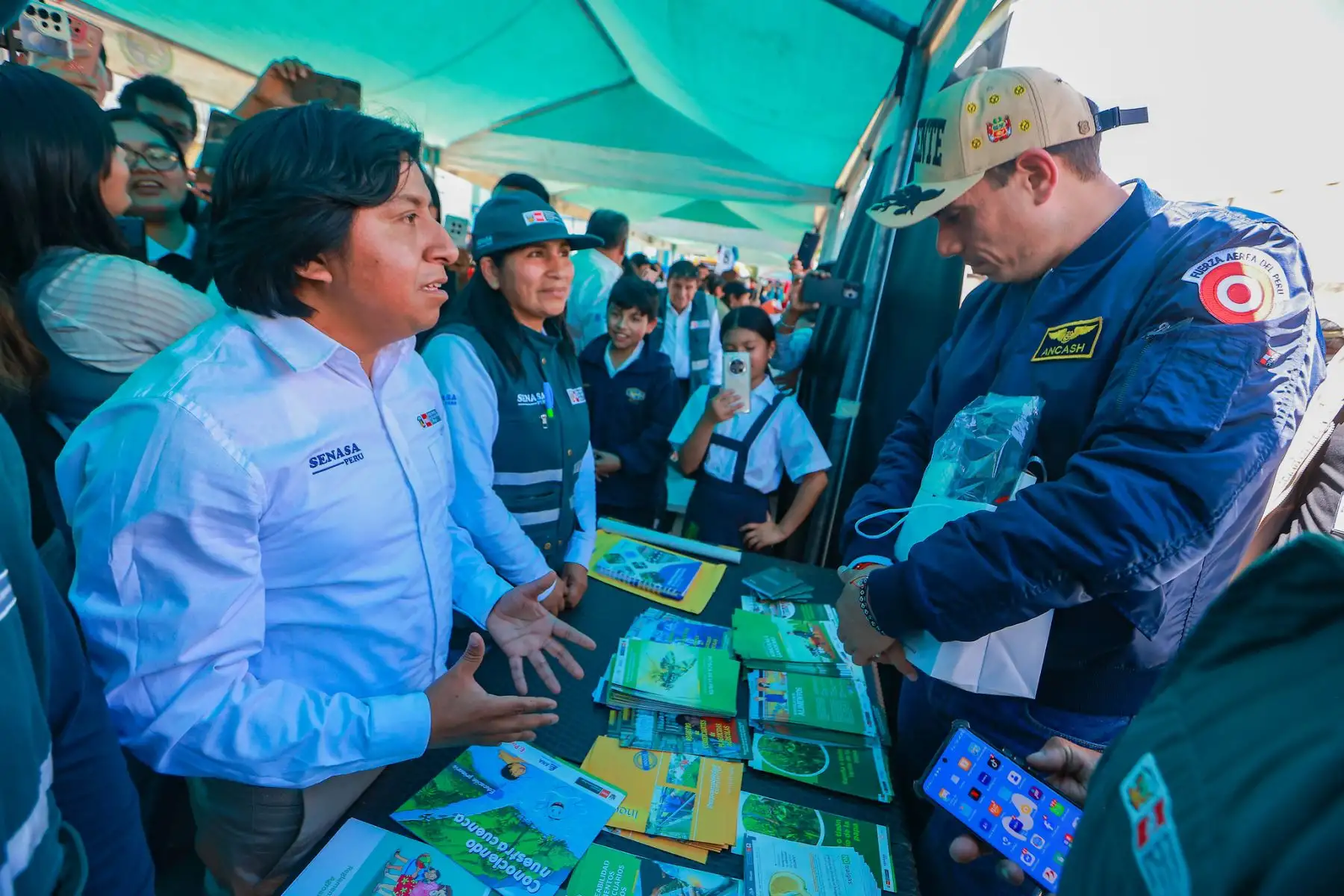 El presidente de la república, José Jerí, recorrió la feria multisectorial de servicios en el distrito de Independencia, en Huaraz. Foto: ANDINA/Prensa Presidencia