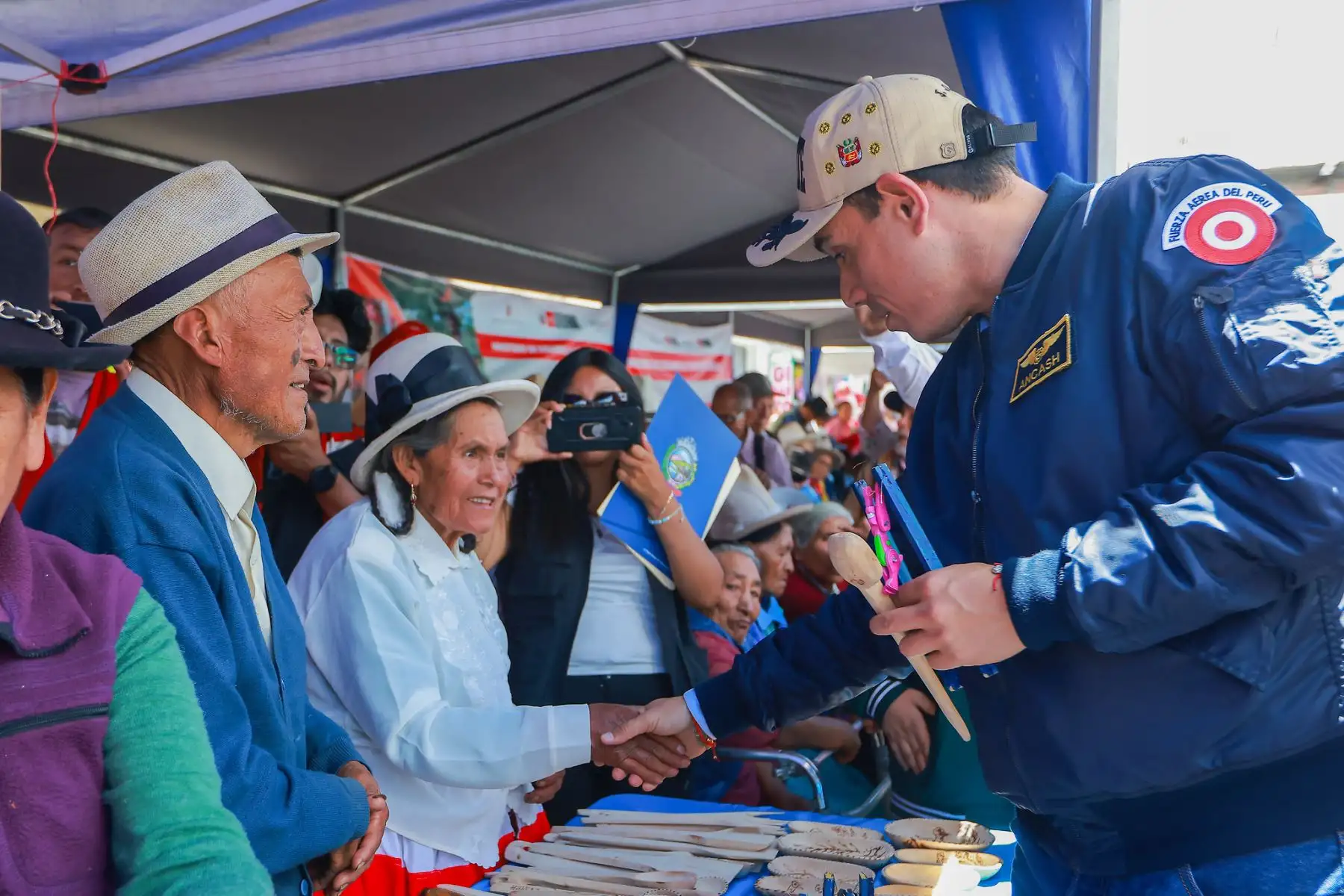 El presidente de la república, José Jerí, recorrió la feria multisectorial de servicios en el distrito de Independencia, en Huaraz. Foto: ANDINA/Prensa Presidencia