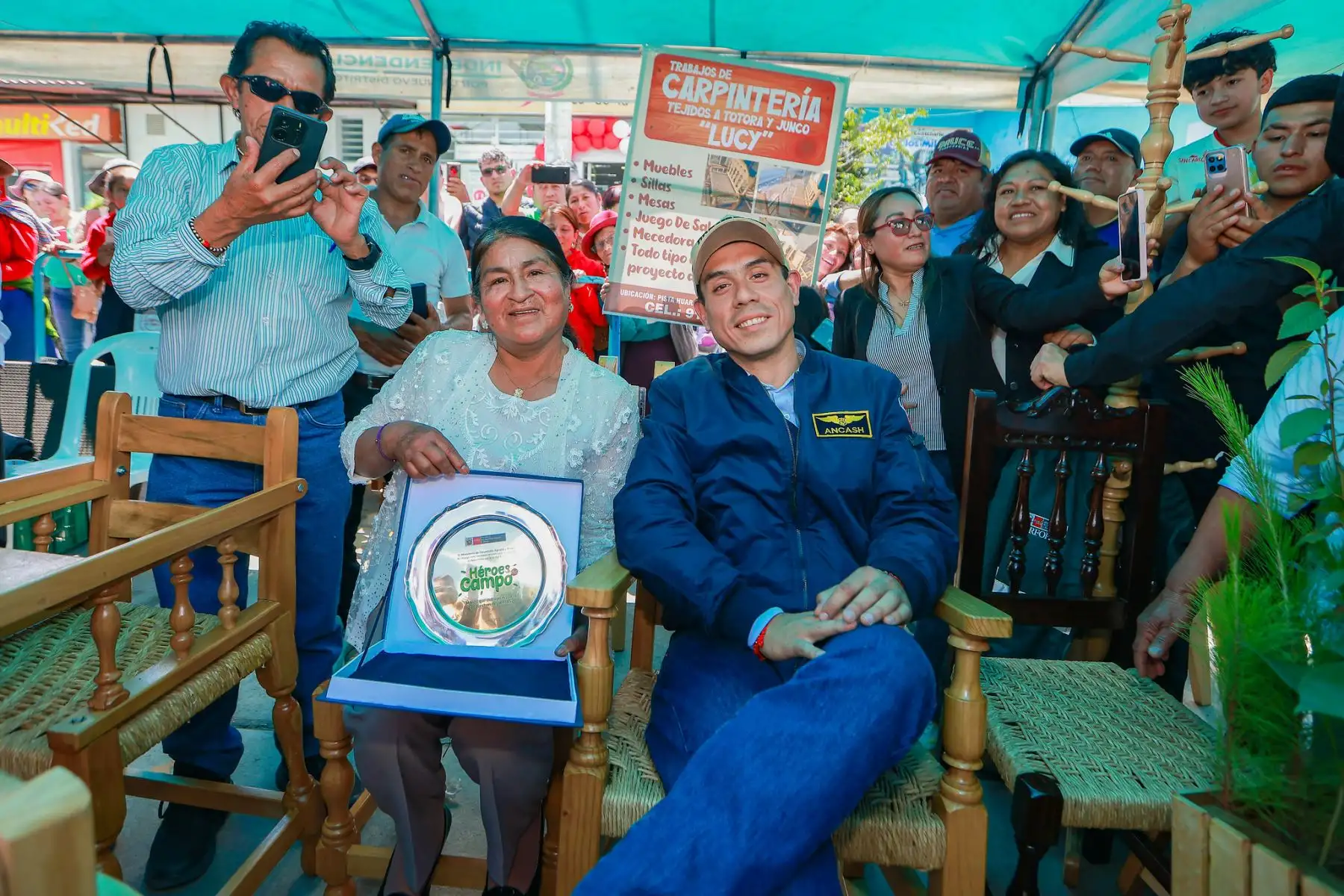 El presidente de la república, José Jerí, recorrió la feria multisectorial de servicios en el distrito de Independencia, en Huaraz. Foto: ANDINA/Prensa Presidencia
