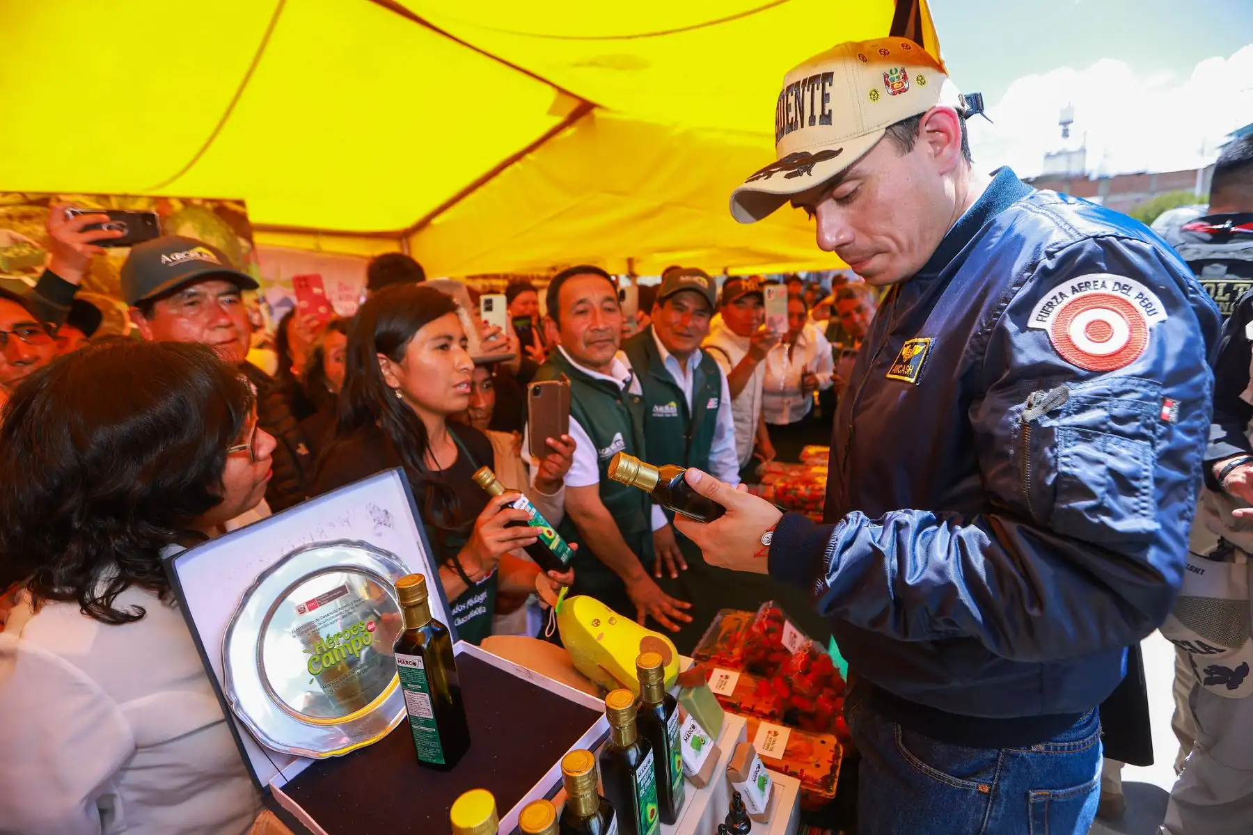 El presidente de la república, José Jerí, recorrió la feria multisectorial de servicios en el distrito de Independencia, en Huaraz. Foto: ANDINA/Prensa Presidencia