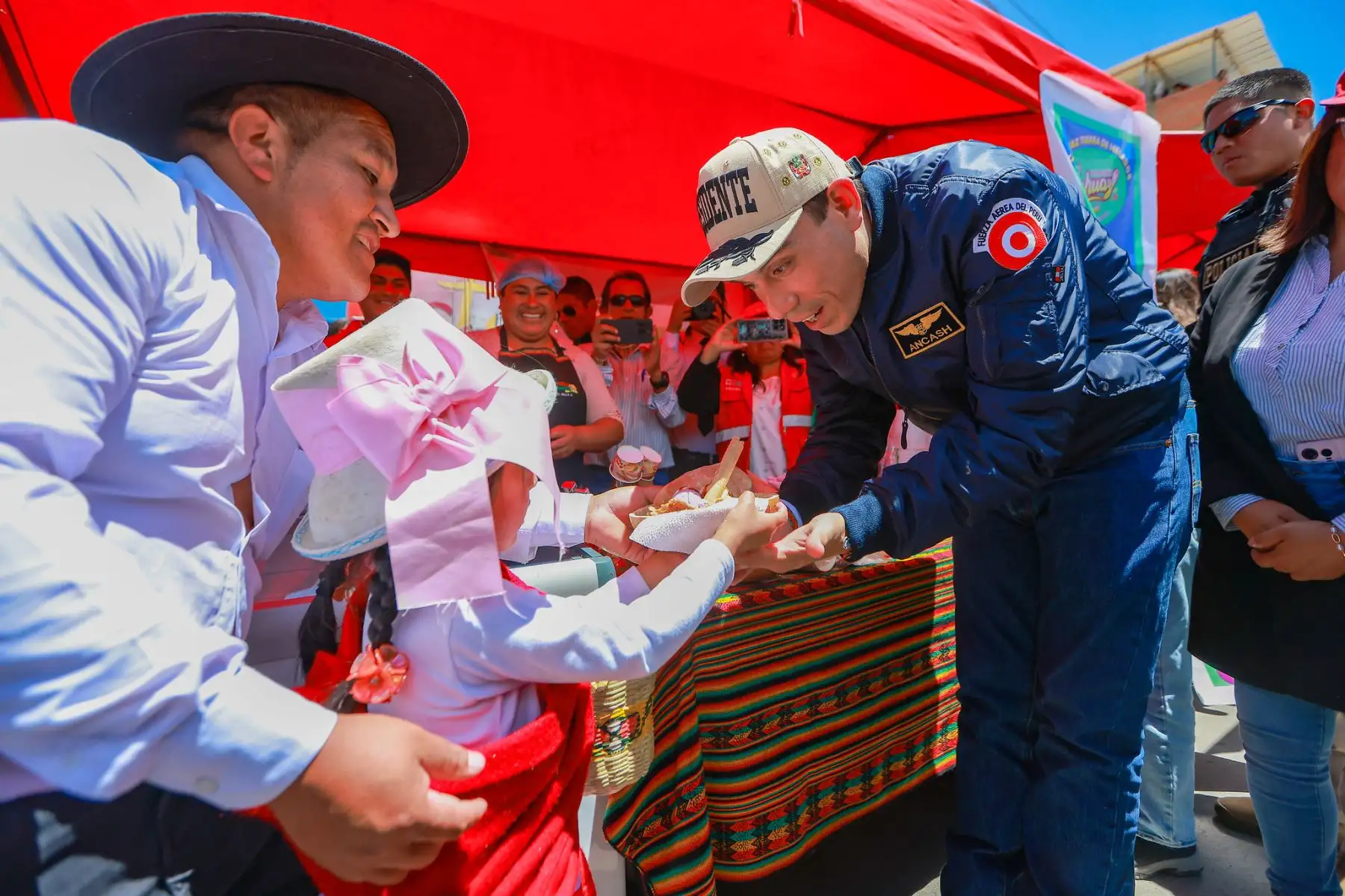 El presidente de la república, José Jerí, recorrió la feria multisectorial de servicios en el distrito de Independencia, en Huaraz. Foto: ANDINA/Prensa Presidencia