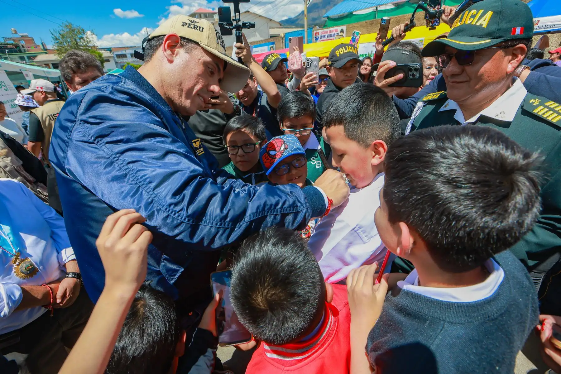 El presidente de la república, José Jerí, recorrió la feria multisectorial de servicios en el distrito de Independencia, en Huaraz. Foto: ANDINA/Prensa Presidencia