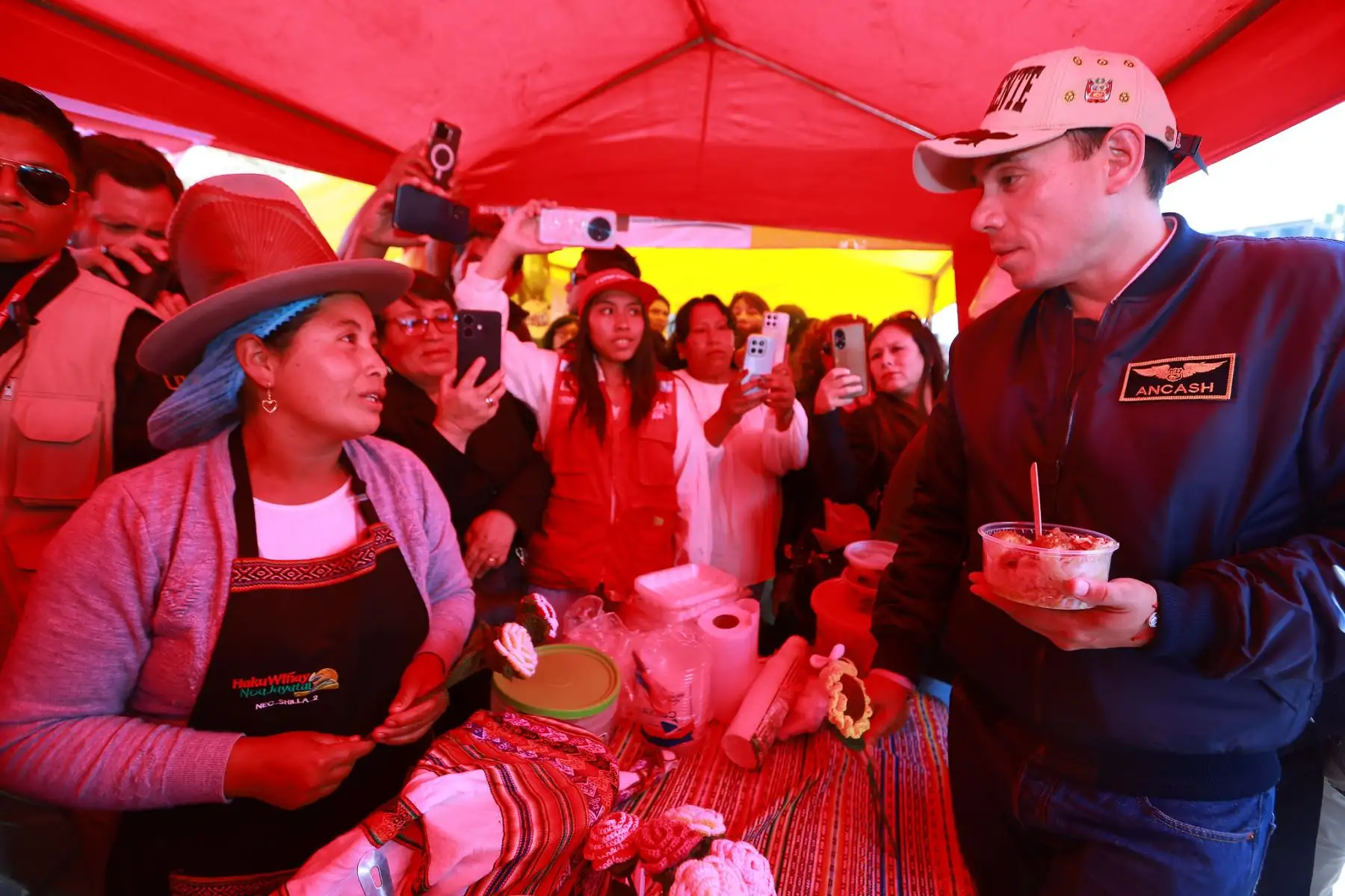 El presidente de la república, José Jerí, recorrió la feria multisectorial de servicios en el distrito de Independencia, en Huaraz. Foto: ANDINA/Prensa Presidencia