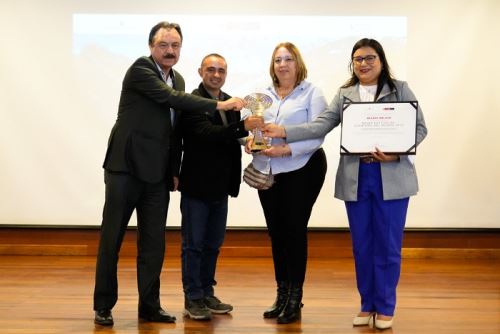 El galardón fue entregado al gobernador regional, Koki Noriega, por la viceministra de Turismo, Aracelly Laca, en una ceremonia organizada en la Cámara de Comercio, Industria y Turismo de Áncash,