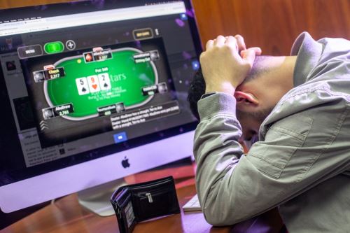 La ludopatía es una adicción conductual que no requiere el consumo de sustancias y se caracteriza por la necesidad de apostar para experimentar placer. Esta conducta puede generar pérdida de control, ansiedad, conflictos familiares y aislamiento, afectando la vida cotidiana de quien la padece y de su familia.