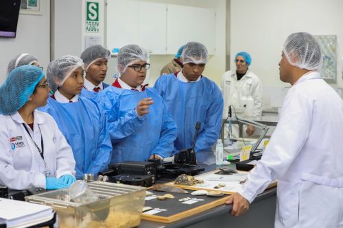 Escolares de Lima visitan la sede de Sanipes para ser elegidos líderes de la inocuidad. Foto: Cortesía.