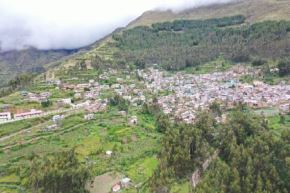 El estudio identificó un deslizamiento rotacional reactivado que compromete viviendas y estructuras, además de procesos de erosión en cárcavas que avanzan de manera retrogresiva hacia la zona urbana.