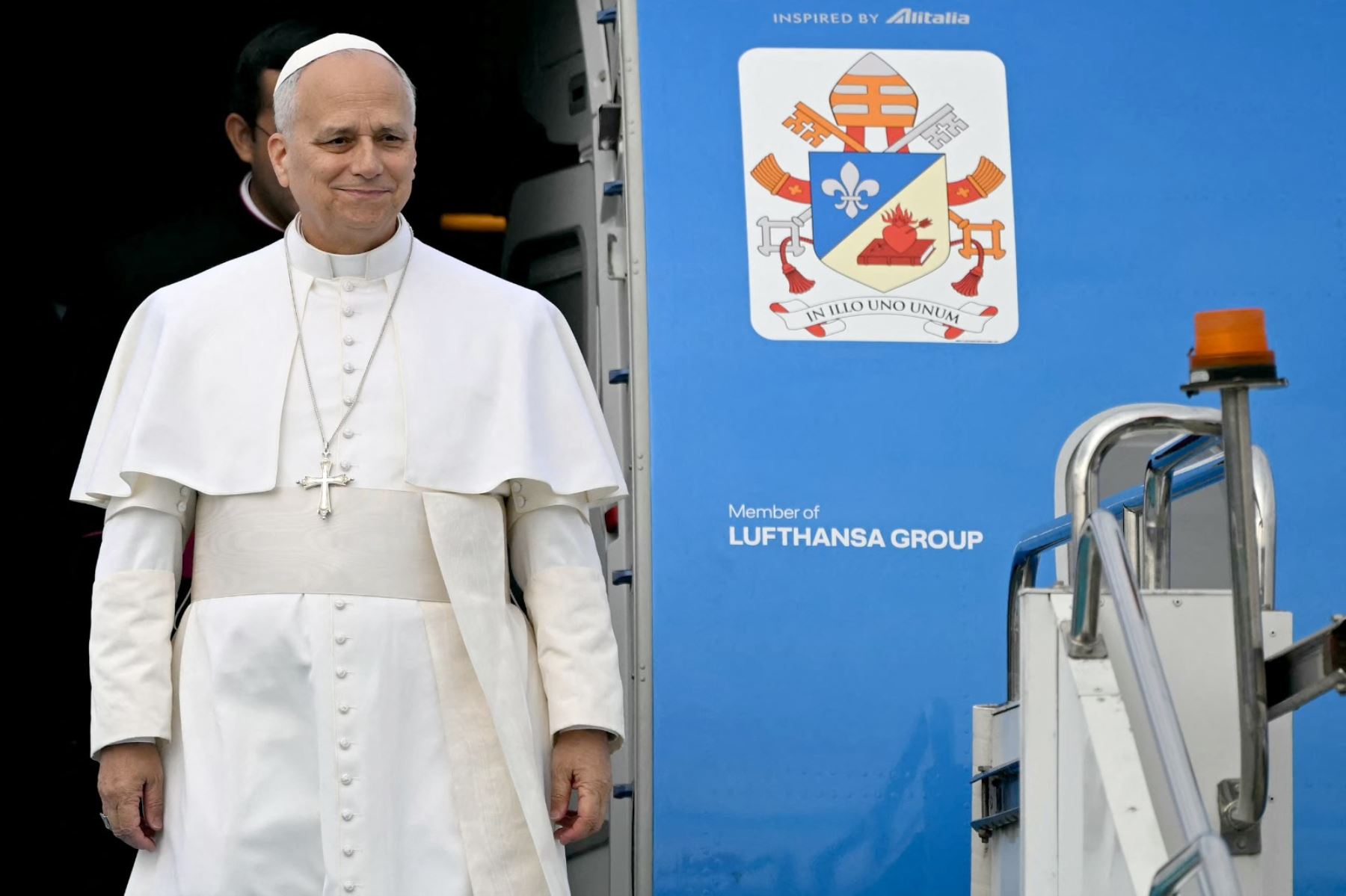 El avión papal aterrizó en la capital Ankara a las 12H20 (09H20 GMT), donde el papa estadounidense-peruano prevé reunirse con Erdogan y hablar ante el cuerpo diplomático antes de volar a Estambul por la tarde. Foto: AFP