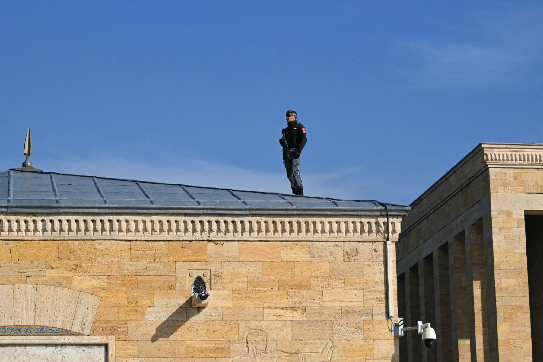 El papa León XIV llegó a Turquía para una visita de cuatro días, el primer viaje al extranjero de su pontificado, que incluirá una segunda etapa en Líbano tras sendas reuniones con el presidente Recep Tayyip Erdogan y líderes cristianos. Foto: AFP