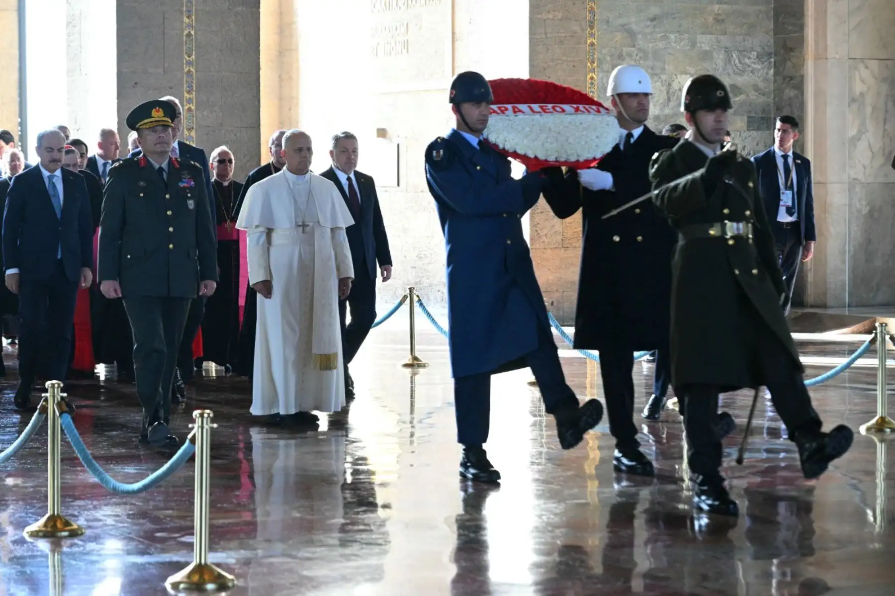 El viaje del sucesor de Jorge Mario Bergoglio al frente de la Iglesia católica coincide con las negociaciones para poner fin a la guerra en Ucrania y en un momento tenso para Oriente Medio. Foto: AFP