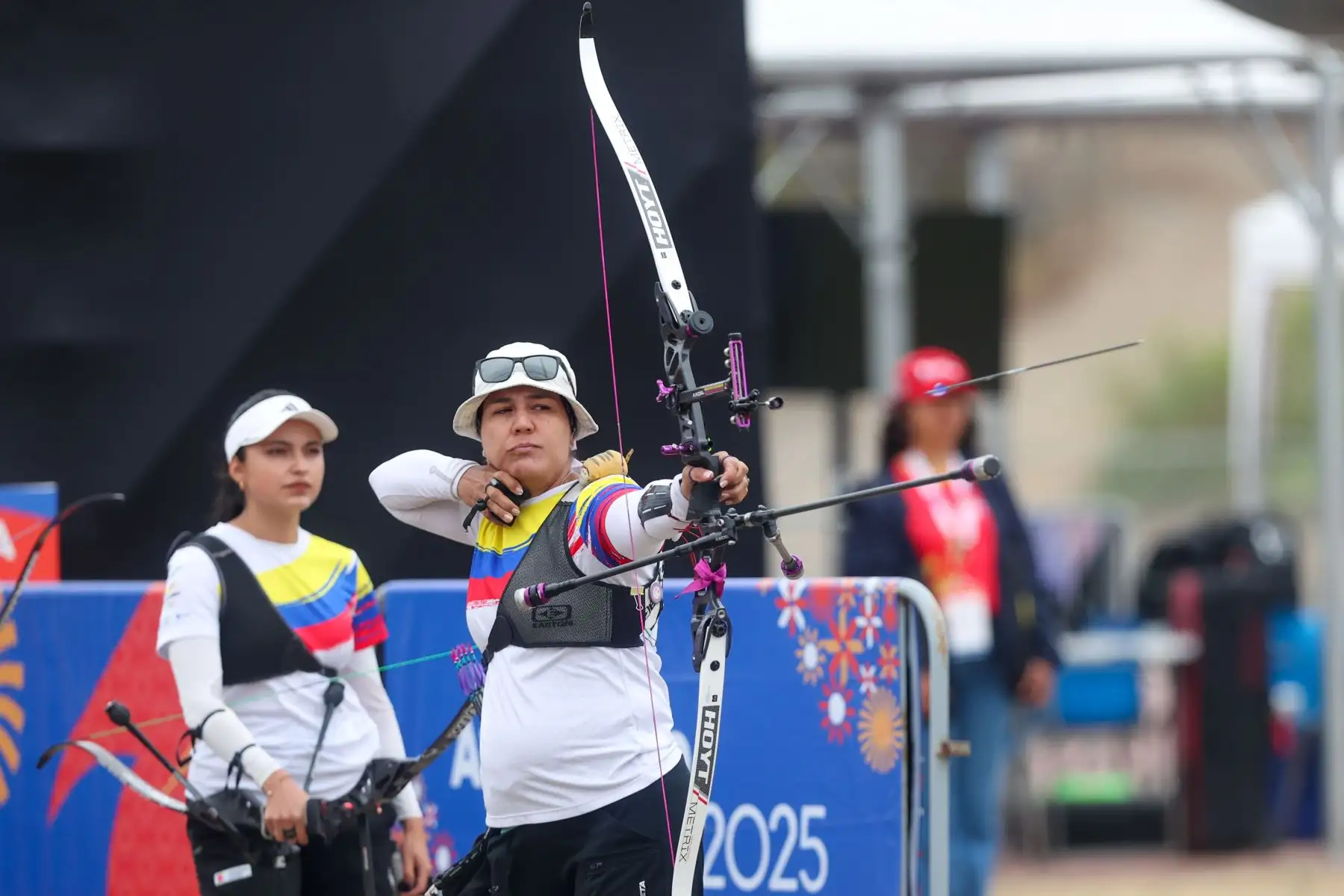 La delegación peruana inició ganando una medalla de plata el séptimo día de competencias de los Juegos Bolivarianos Ayacucho-Lima 2025, gracias al tiro con arco.
En la modalidad de Arco recurvo femenino, nuestro equipo conformado por la paradeportista Daniela Campos (del Programa Lima 2027 del IPD) y las convencionales Alexandra Zavala y Gianella Hermoza, enfrentaron en la final a las representantes de Colombia.

Foto:ANDINA / Juan Carlos Guzmán Negrini