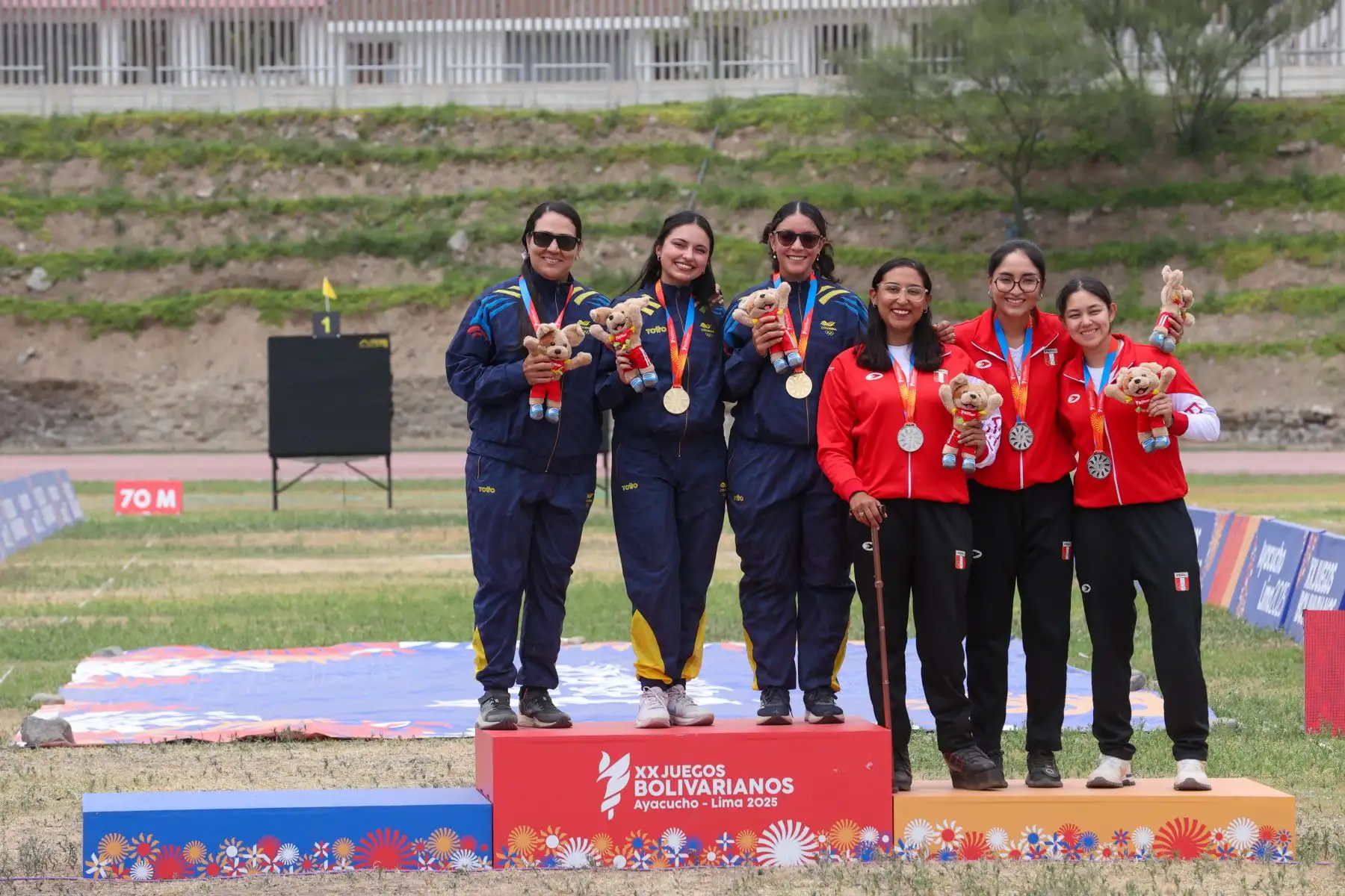 La delegación peruana inició ganando una medalla de plata el séptimo día de competencias de los Juegos Bolivarianos Ayacucho-Lima 2025, gracias al tiro con arco.
En la modalidad de Arco recurvo femenino, nuestro equipo conformado por la paradeportista Daniela Campos (del Programa Lima 2027 del IPD) y las convencionales Alexandra Zavala y Gianella Hermoza, enfrentaron en la final a las representantes de Colombia.

Foto:ANDINA / Juan Carlos Guzmán Negrini