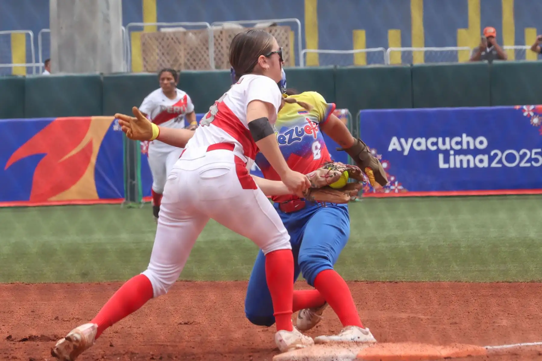 Encuentro de sóftbol femenino disputado entre las selecciones de Perú y Venezuela en el marco de los Juegos Bolivarianos Ayacucho Lima 2025.

Foto:ANDINA / Juan Carlos Guzmán Negrini
