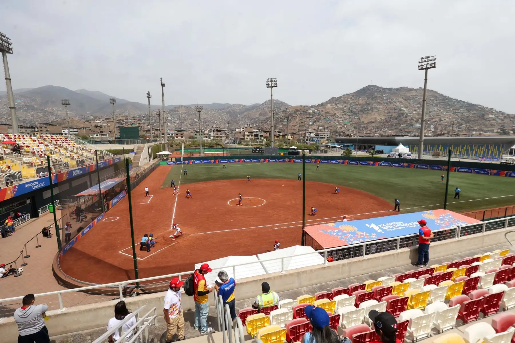 Encuentro de sóftbol femenino disputado entre las selecciones de Perú y Venezuela en el marco de los Juegos Bolivarianos Ayacucho Lima 2025.

Foto:ANDINA / Juan Carlos Guzmán Negrini