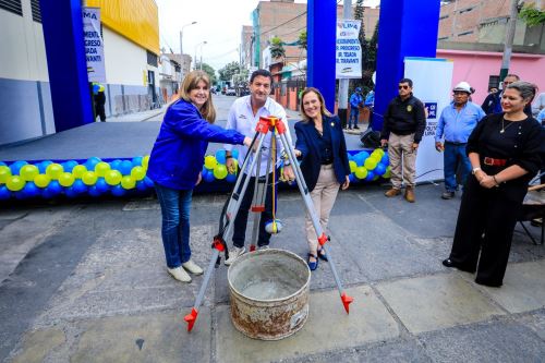 Este ambicioso proyecto contempla la rehabilitación integral de 1.4 kilómetros de vías y espacios peatonales. La iniciativa incluye la construcción de más de 9325.84 m² de pavimento flexible, veredas de concreto, adoquinados, rampas peatonales y vehiculares, sardineles, señalización, entre otros elementos orientados a mejorar la seguridad y el diseño urbano.ANDINA/Difusión