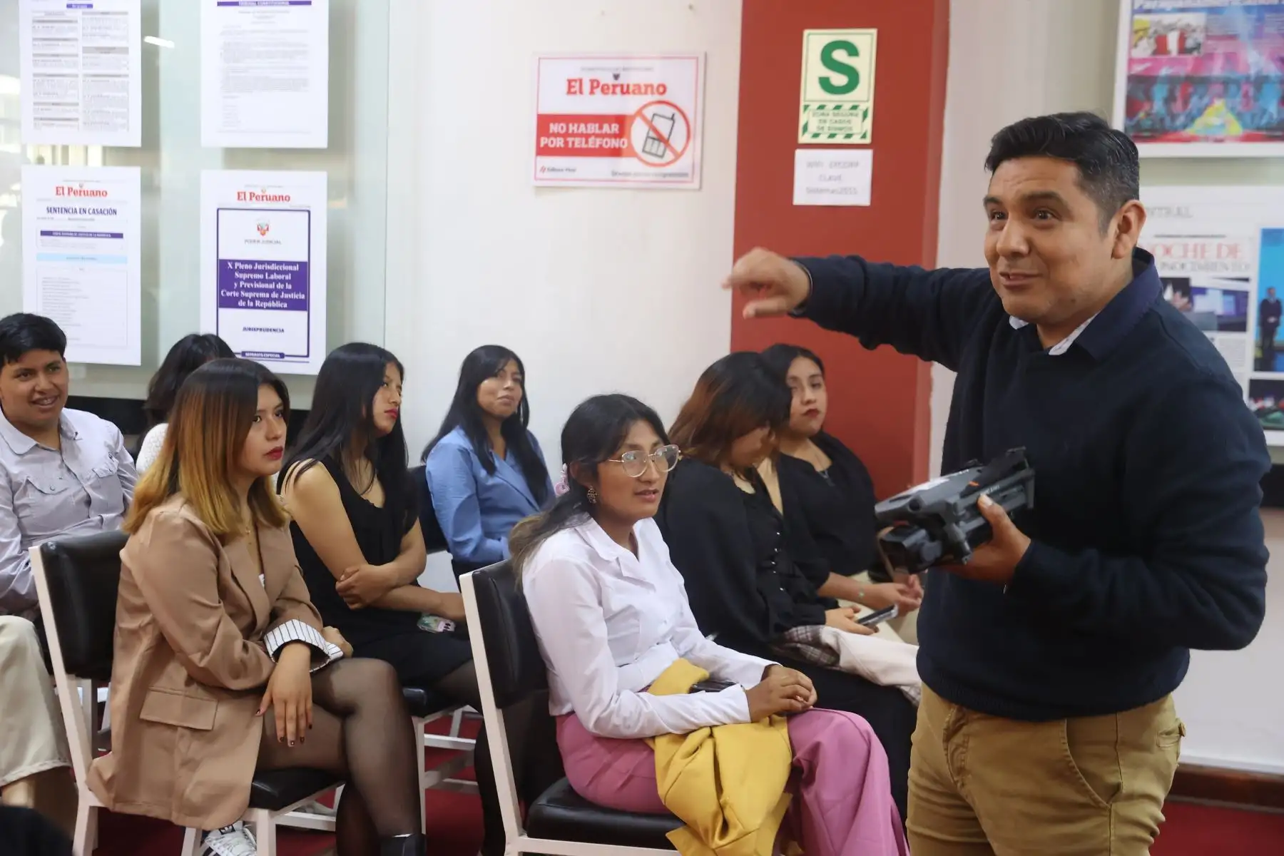 Alumnos de la Universidad Santiago Antunes de Mayolo de Huaraz y la Universidad  nacional de Ucayali visitan Editora Perú para conocer la experiencia Vive Andina. Foto: ANDINA/Melina Mejía